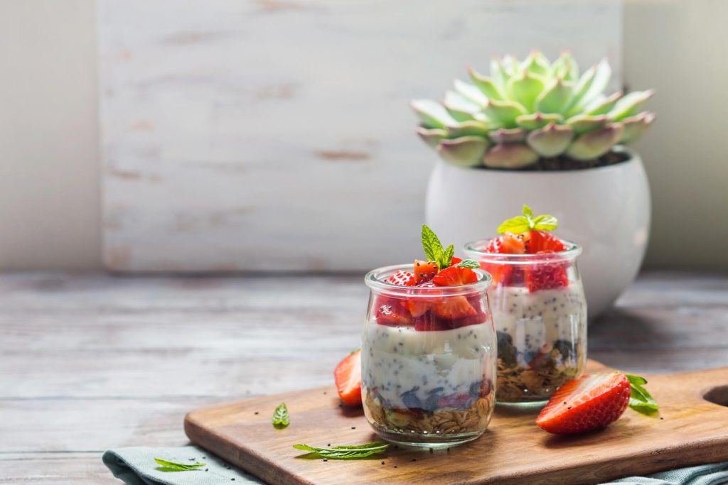 Mascarpone met bosvruchten en granola